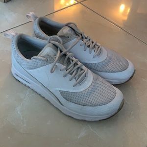 White Nike women’s 6.5 sneakers